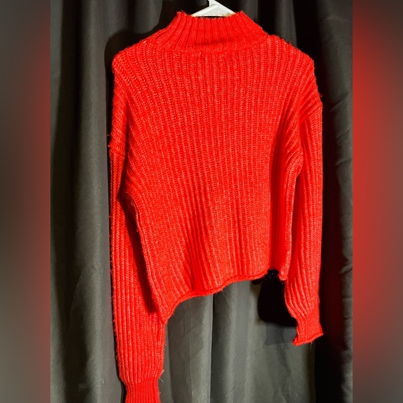 Red sweater - Picture 3 of 3